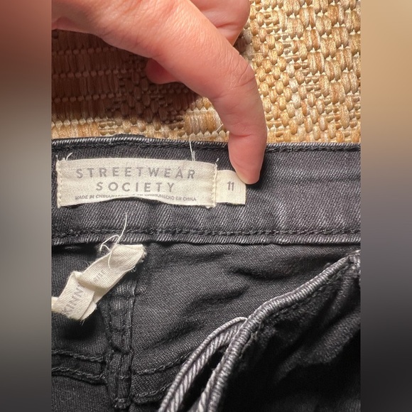 Streetwear Society Junior's High Rise Skinny Black Jeans,Flower Embroidery,SZ 11 - Picture 10 of 11